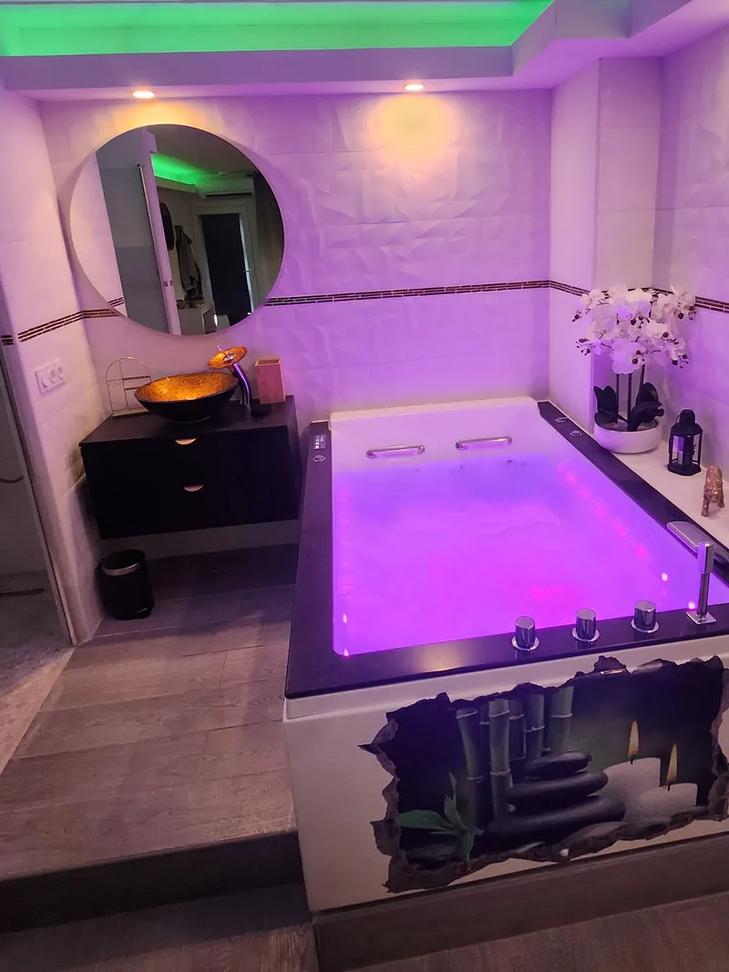 Baignoire balnéothérapie 2 personnes avec chromothérapie